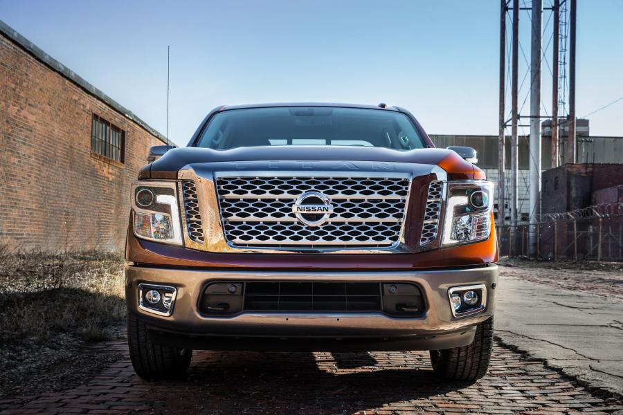  Nissan Titan Platinum Reserve Crew Cab 2016 года  (фото 9 из 17)